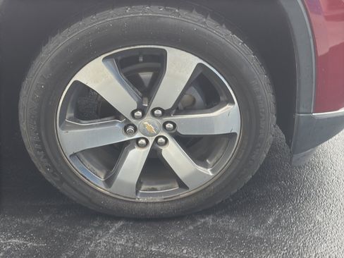 Used 2020 Chevrolet Traverse LT w/ LT Premium Package FWD image 4