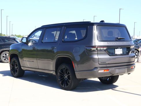 Used 2017 Jeep Cherokee Trailhawk AWD/4WD image 30