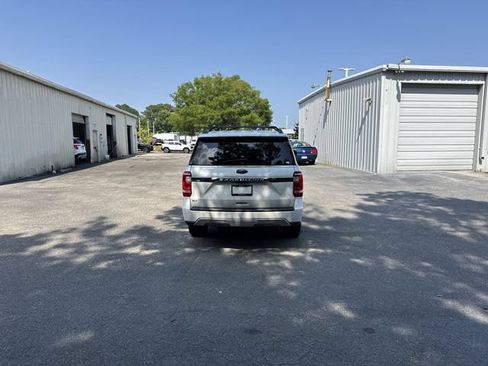 Used 2020 Ford Expedition XLT w/ Equipment Group 202A RWD image 6