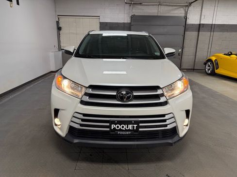 Used 2019 Toyota Highlander XLE image 3