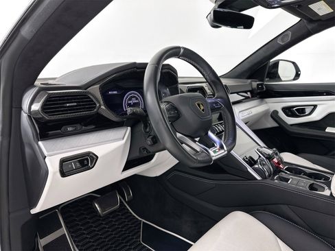 Used 2021 Lamborghini Urus Base image 9