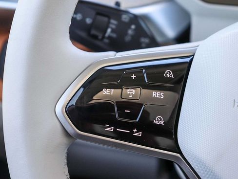 New 2025 Volkswagen ID. Buzz Pro S Plus AWD/4WD image 25