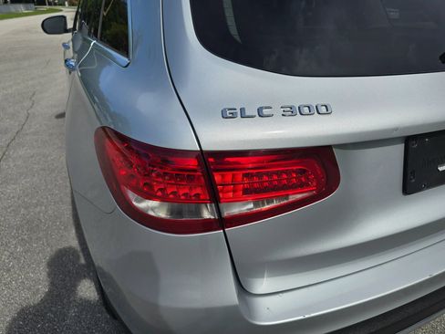 Used 2019 Mercedes-Benz GLC 300 w/ Premium Package image 28
