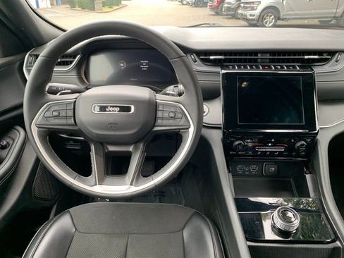 Used 2024 Jeep Grand Cherokee Altitude image 15