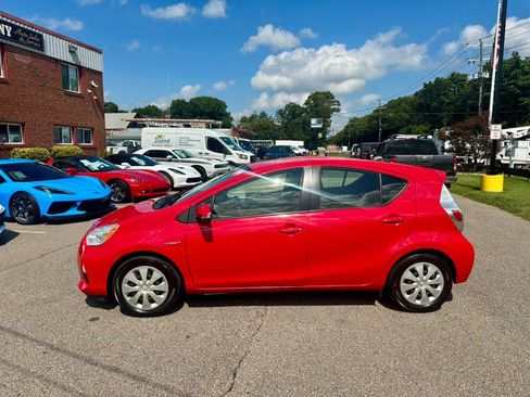 Used 2014 Toyota Prius C Two image 4