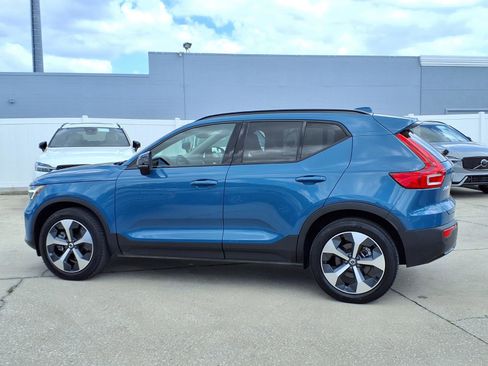Used 2023 Volvo XC40 B5 Plus AWD/4WD image 4