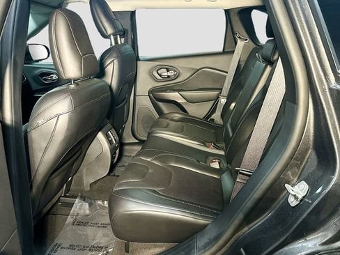 Used 2020 Jeep Cherokee Limited image 24