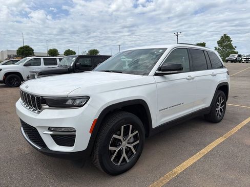 Used 2025 Jeep Grand Cherokee Limited w/ Trailer Tow Package AWD/4WD image 3