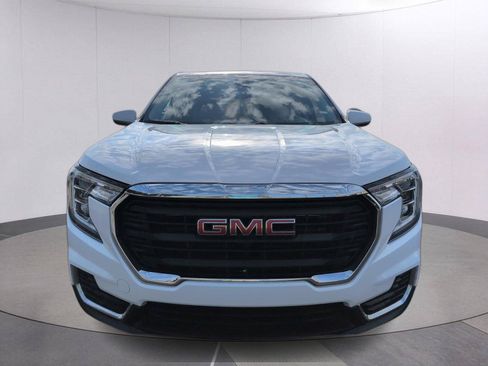 Used 2024 GMC Terrain SLE FWD image 8