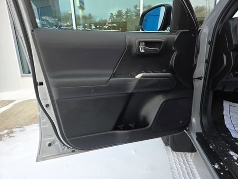 Used 2021 Toyota Tacoma TRD Off-Road image 38