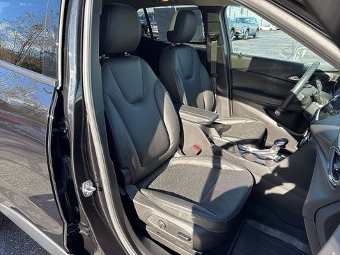 Used 2022 Buick Encore GX Essence w/ Experience Buick Package AWD/4WD image 32