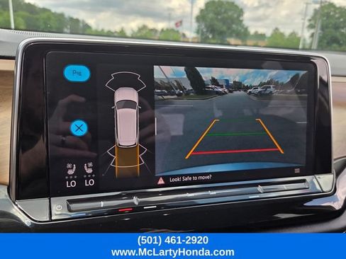 Used 2025 Volkswagen Atlas SE FWD image 21