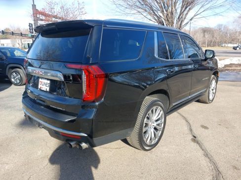 Used 2022 GMC Yukon Denali w/ Denali Premium Package image 6