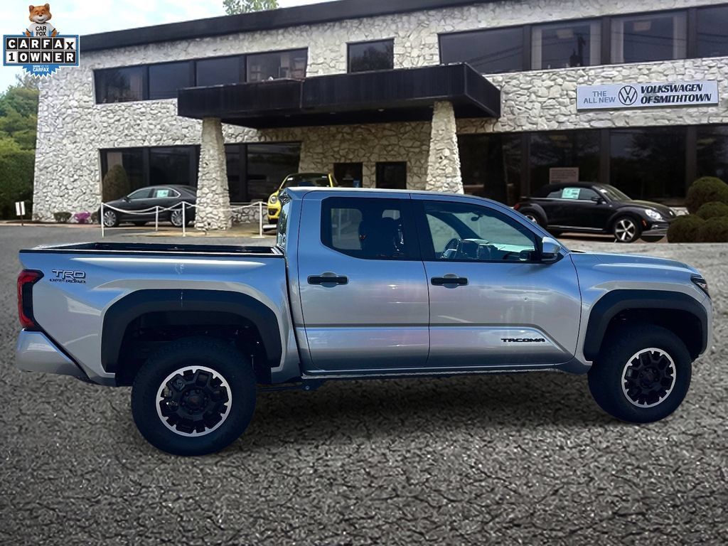 Used 2024 Toyota Tacoma TRD Off-Road AWD/4WD image 4