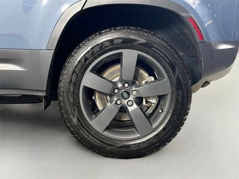 Used 2024 Land Rover Defender 110 S image 33