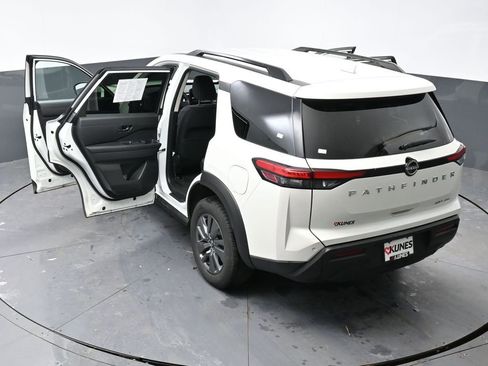 Used 2024 Nissan Pathfinder SV image 67
