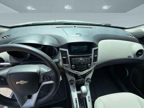 Used 2011 Chevrolet Cruze LT FWD image 16