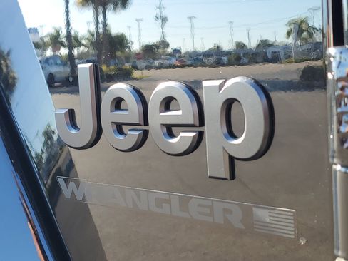 Used 2025 Jeep Wrangler Sahara image 5