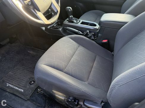 Used 2019 Toyota Tacoma TRD Off-Road w/ Technology Package AWD/4WD image 16