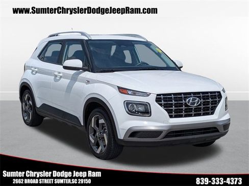 Used 2024 Hyundai Venue SEL image 1