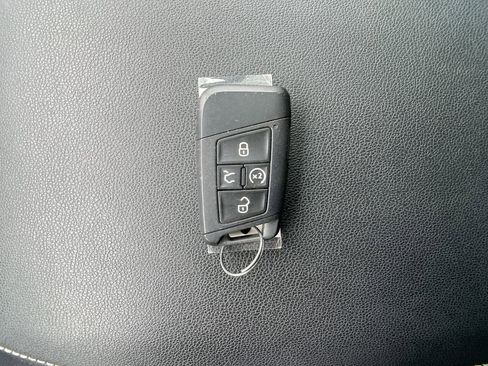 Used 2023 Volkswagen Atlas Cross Sport SE image 30