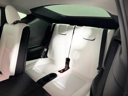 Used 2023 Tesla Model Y AWD image 25