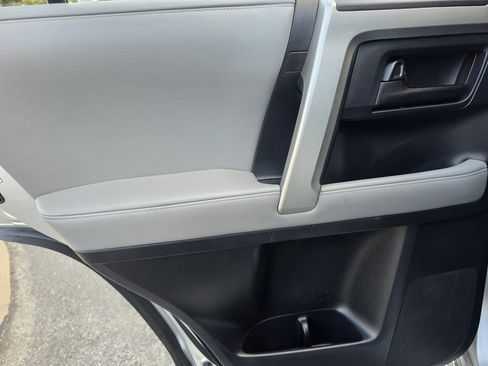 Used 2010 Toyota 4Runner SR5 RWD image 20