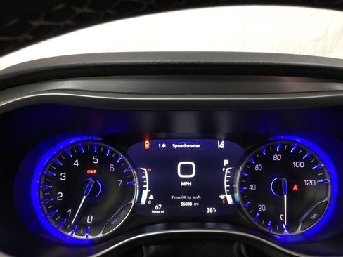 Used 2024 Chrysler Pacifica Touring-L FWD image 34