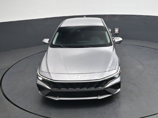 Used 2025 Hyundai Elantra SE FWD image 30