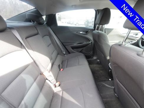Used 2018 Chevrolet Malibu LT w/ Driver Confidence Package image 9