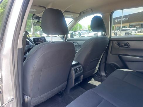 Used 2024 Nissan Rogue S image 18