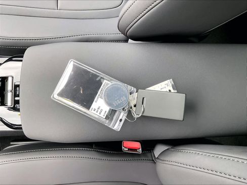 New 2026 Volvo EX30 Plus w/ Protection Package image 35