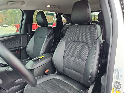 Used 2025 Ford Escape SE image 19