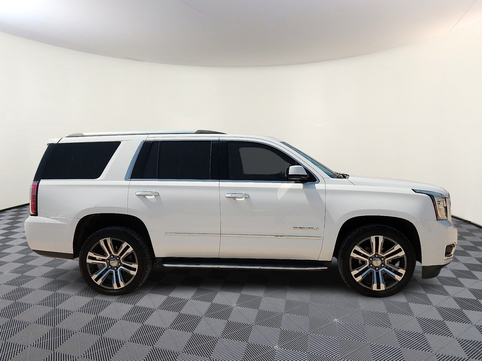 Used 2019 GMC Yukon Denali w/ Open Road Package RWD image 5