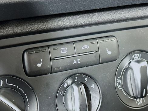 Used 2014 Volkswagen Beetle 2.5 image 24