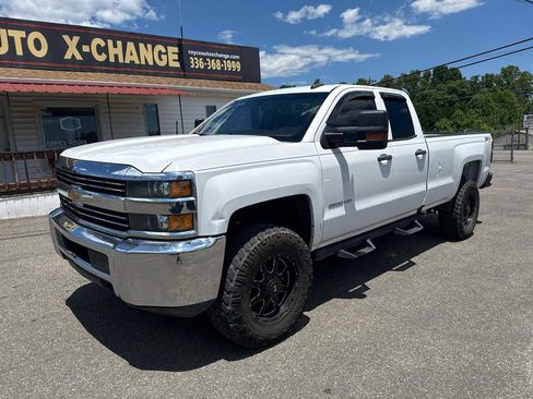 Used 2017 Chevrolet Silverado 2500 W/T w/ WT Convenience Package AWD/4WD image 3