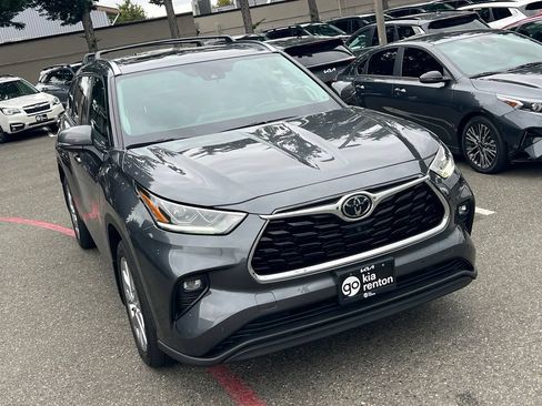 Used 2020 Toyota Highlander Limited AWD/4WD image 3