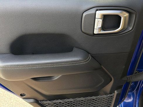 Used 2019 Jeep Wrangler Unlimited Sahara image 11