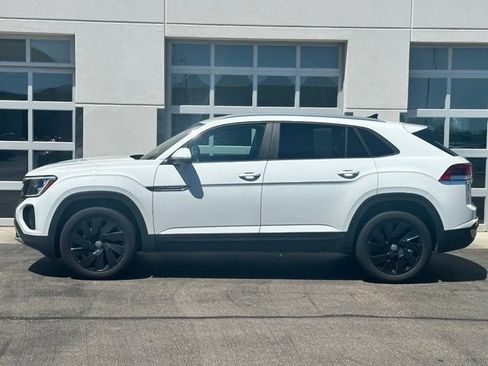 Used 2024 Volkswagen Atlas Cross Sport SE w/ Panoramic Sunroof Package AWD/4WD image 3