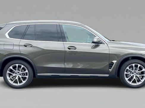 Used 2025 BMW X5 xDrive40i w/ Premium Package AWD/4WD image 9