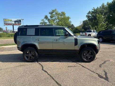 Used 2022 Land Rover Defender 110 X-Dynamic SE AWD/4WD image 4