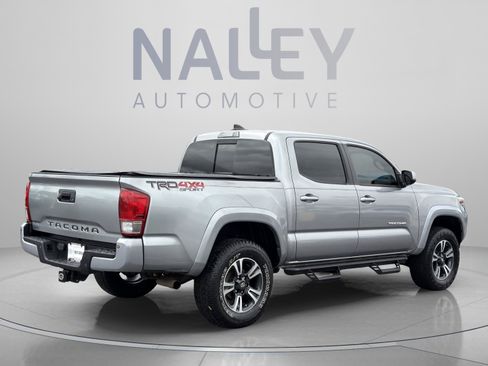 Used 2017 Toyota Tacoma TRD Sport w/ Premium & Technology Package AWD/4WD image 11