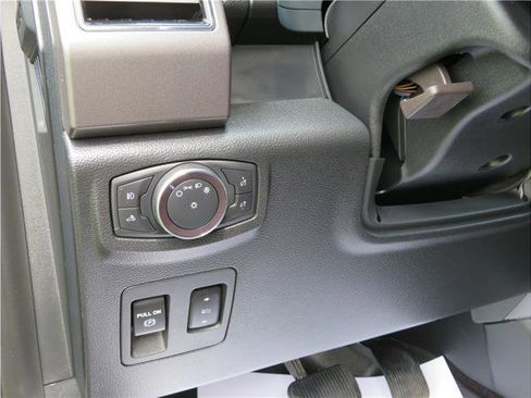 Used 2019 Ford F150 XLT w/ Equipment Group 302A Luxury AWD/4WD image 11