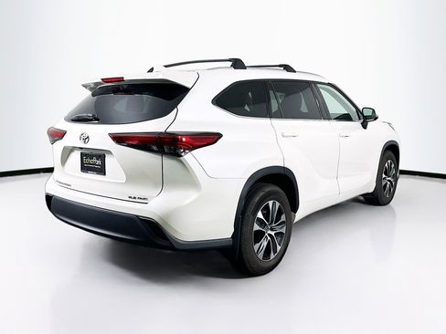 Used 2021 Toyota Highlander XLE AWD/4WD image 9