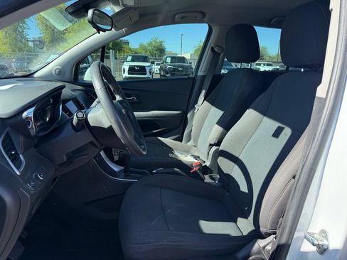 Used 2020 Chevrolet Trax LS FWD image 12