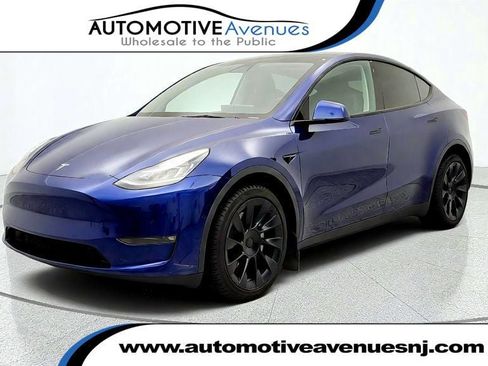 Used 2022 Tesla Model Y Long Range AWD/4WD image 1