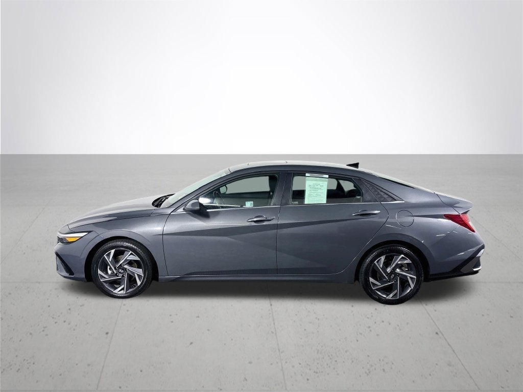 Used 2025 Hyundai Elantra SEL FWD image 9
