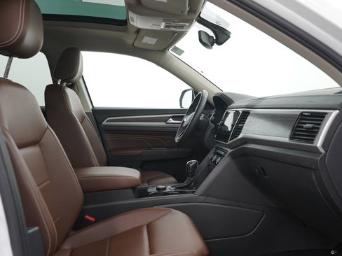 Used 2023 Volkswagen Atlas SE w/ Panoramic Sunroof Package AWD/4WD image 11