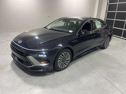 New 2025 Hyundai Sonata Limited image 3