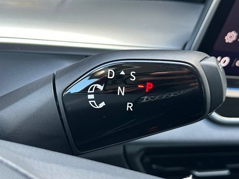 New 2026 Volkswagen Tiguan SE FWD image 19